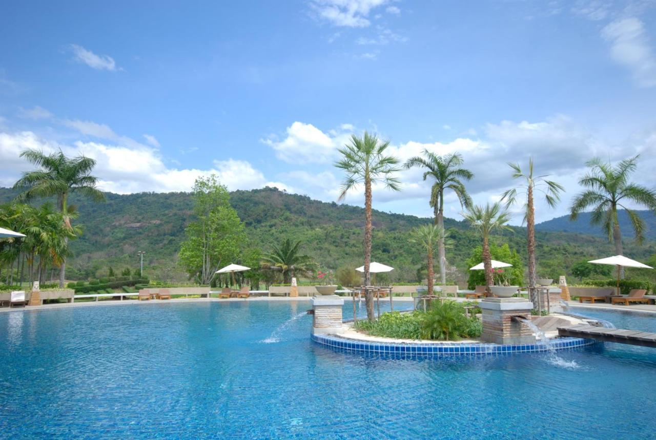 Royal Hills Golf Resort & Spa Nakhon Nayok Exterior foto