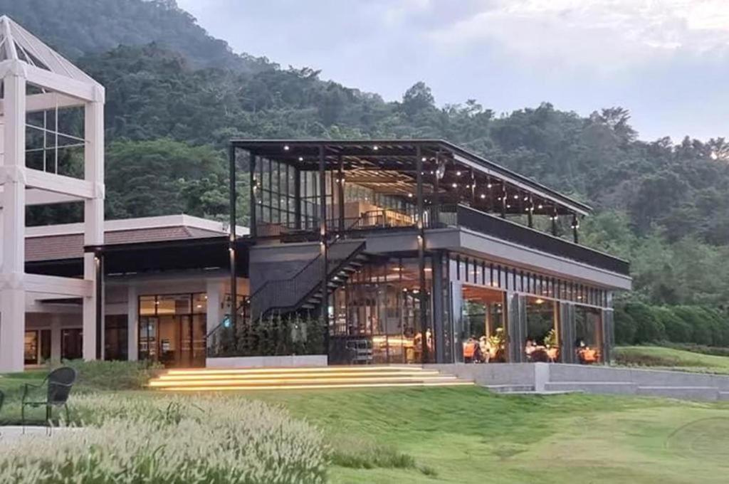 Royal Hills Golf Resort & Spa Nakhon Nayok Exterior foto