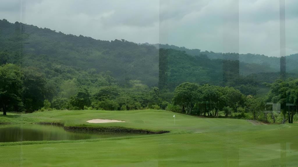 Royal Hills Golf Resort & Spa Nakhon Nayok Exterior foto