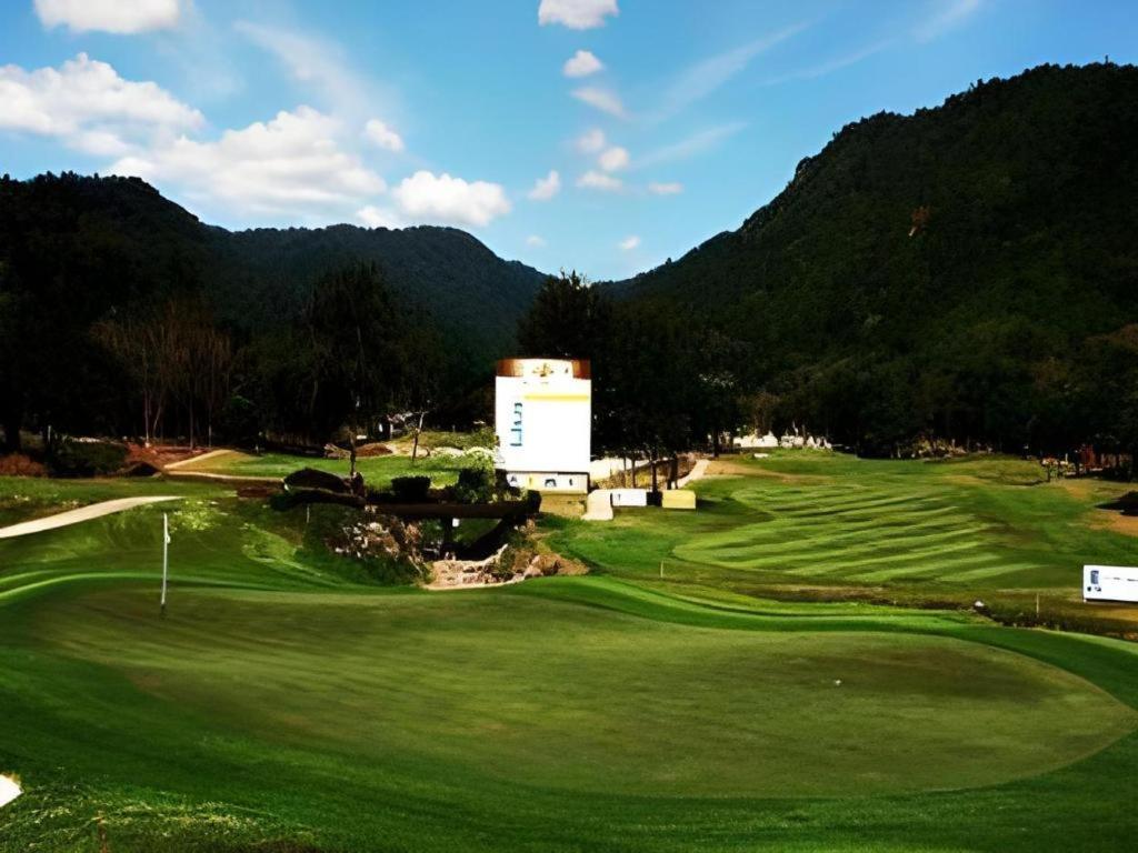 Royal Hills Golf Resort & Spa Nakhon Nayok Exterior foto