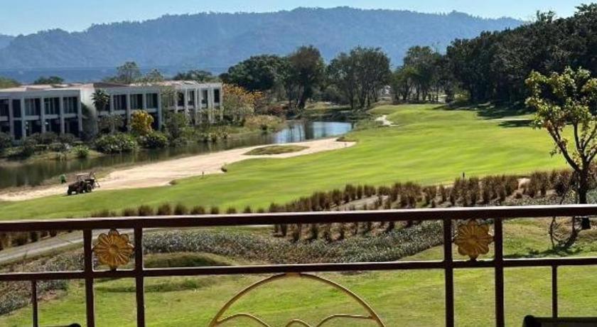 Royal Hills Golf Resort & Spa Nakhon Nayok Exterior foto